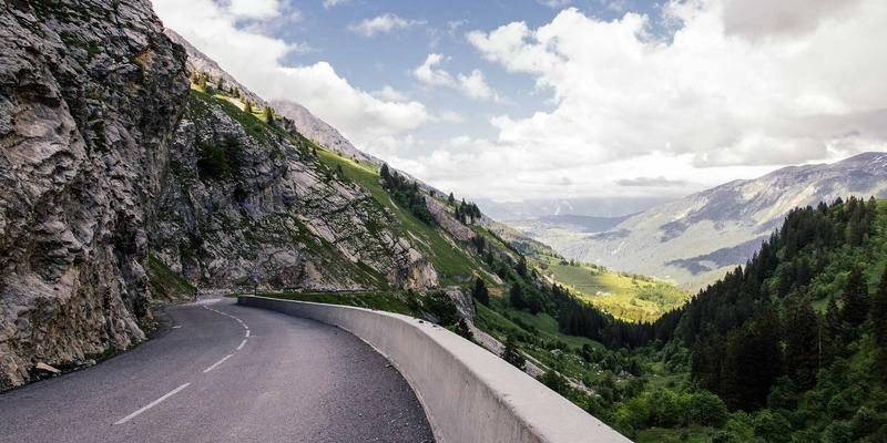 儿童房成长性设计理念：如何通过软装搭配与家具定制规划全龄段空间布局