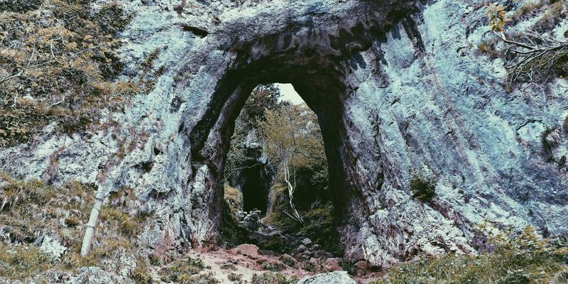 软装搭配进阶指南：从地毯、挂画到窗帘，打造富有层次感的室内设计